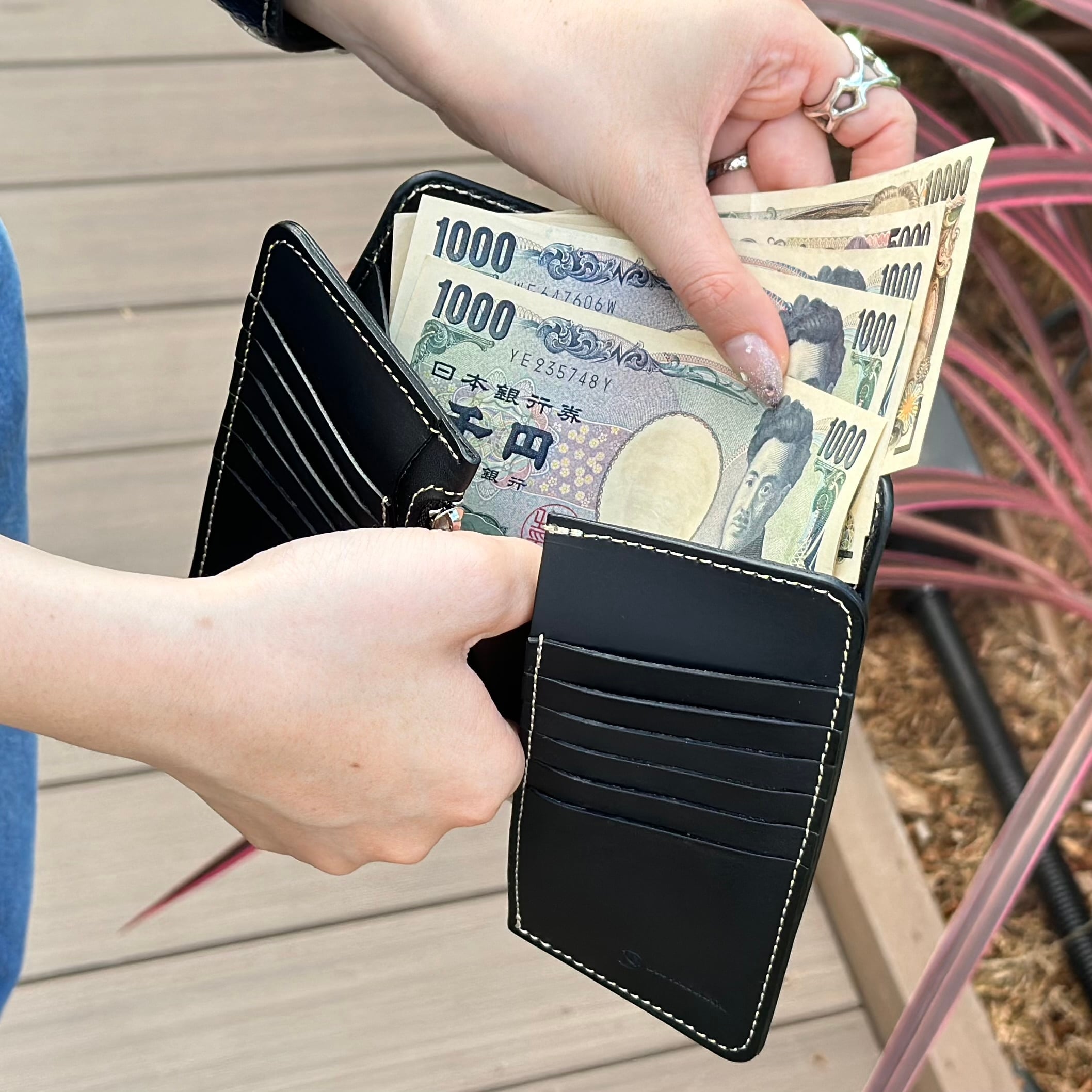 後ろポケットに収まるサイズのミドルウォレット👖 | ケイシイズ 【公式