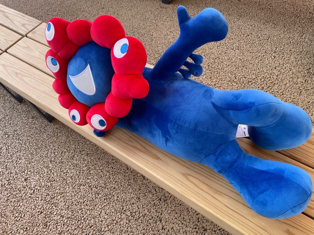 関西万博でミャクミャクのぬいぐるみくじ引いたら一等が当たりました