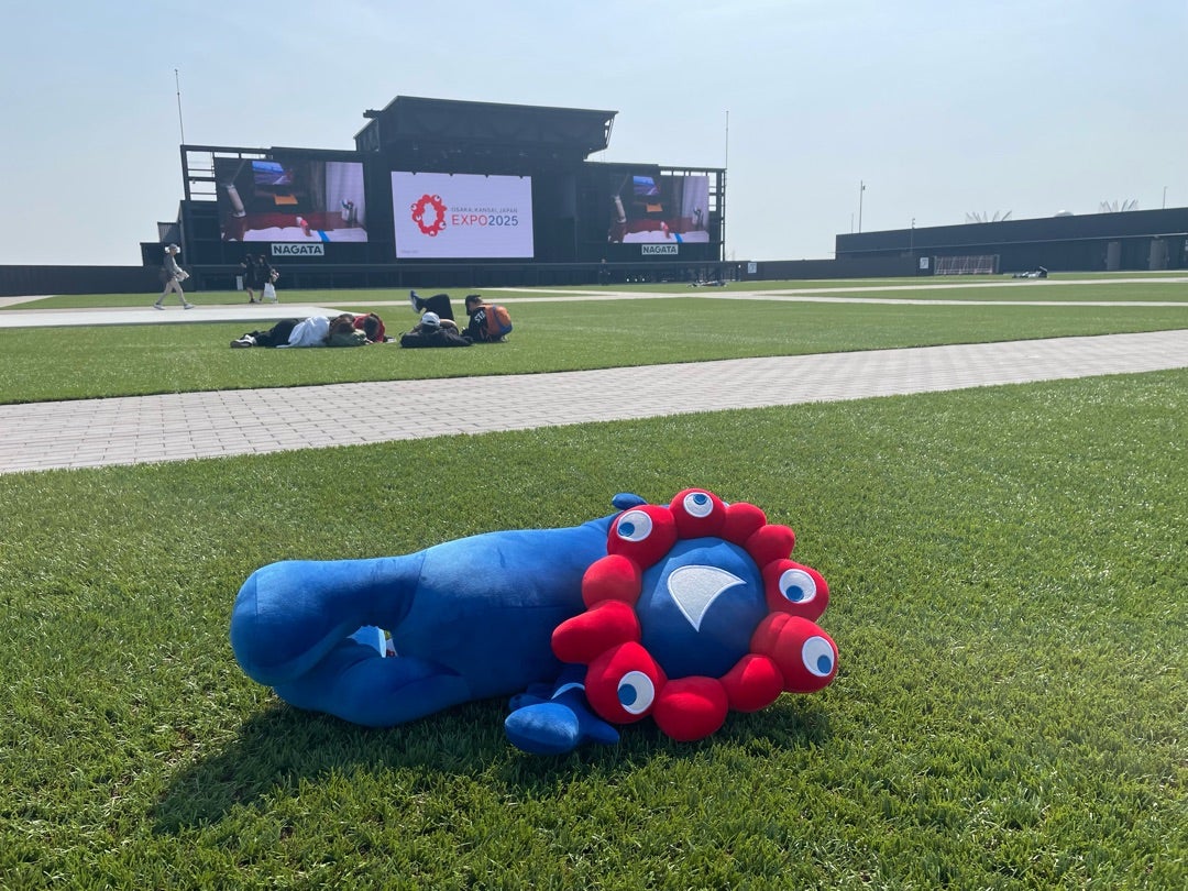 関西万博でミャクミャクのぬいぐるみくじ引いたら一等が当たりました