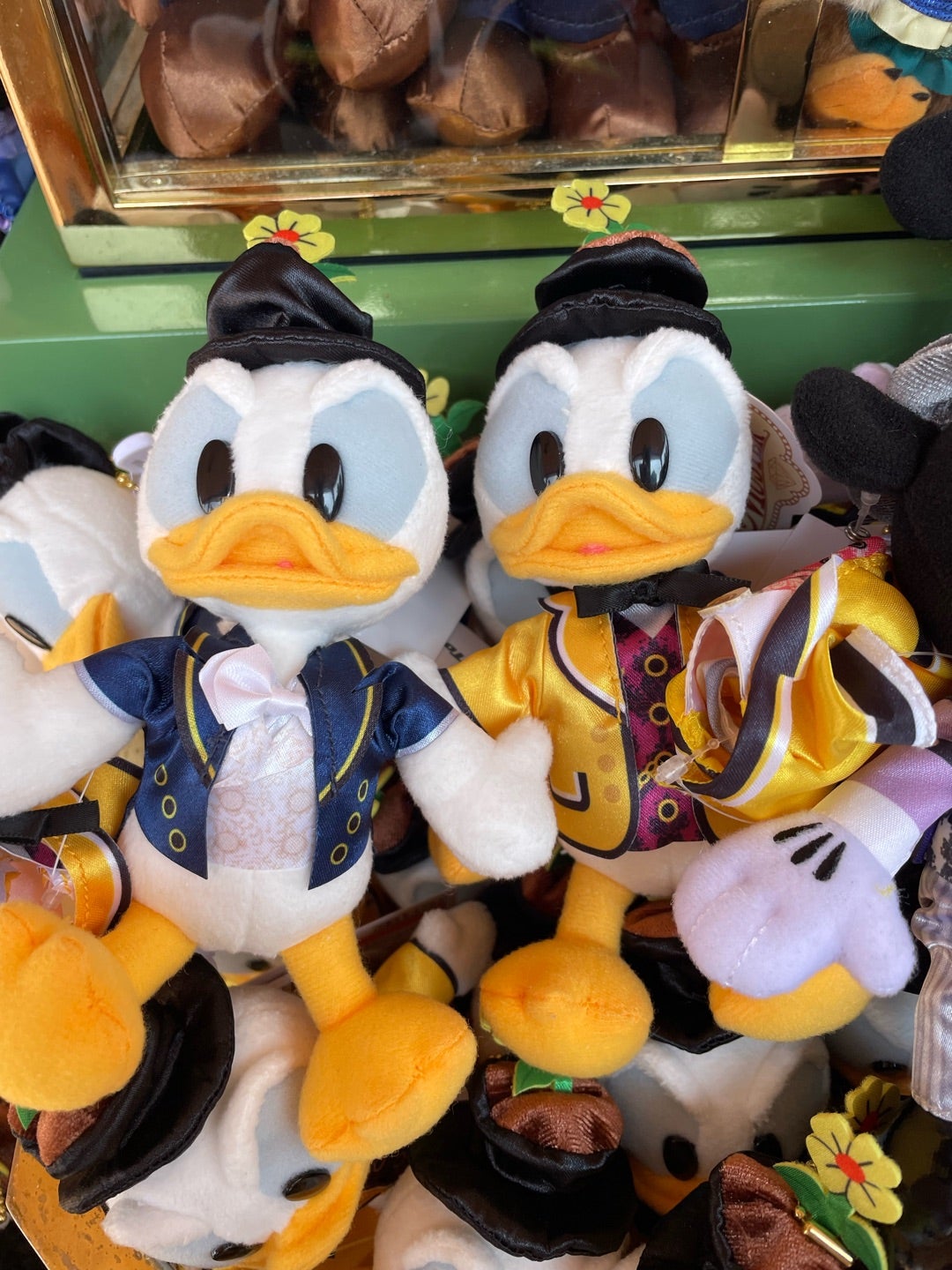 早くもデイジーだけお品切れ、バラエティーマスターのぬいぐるみバッジ