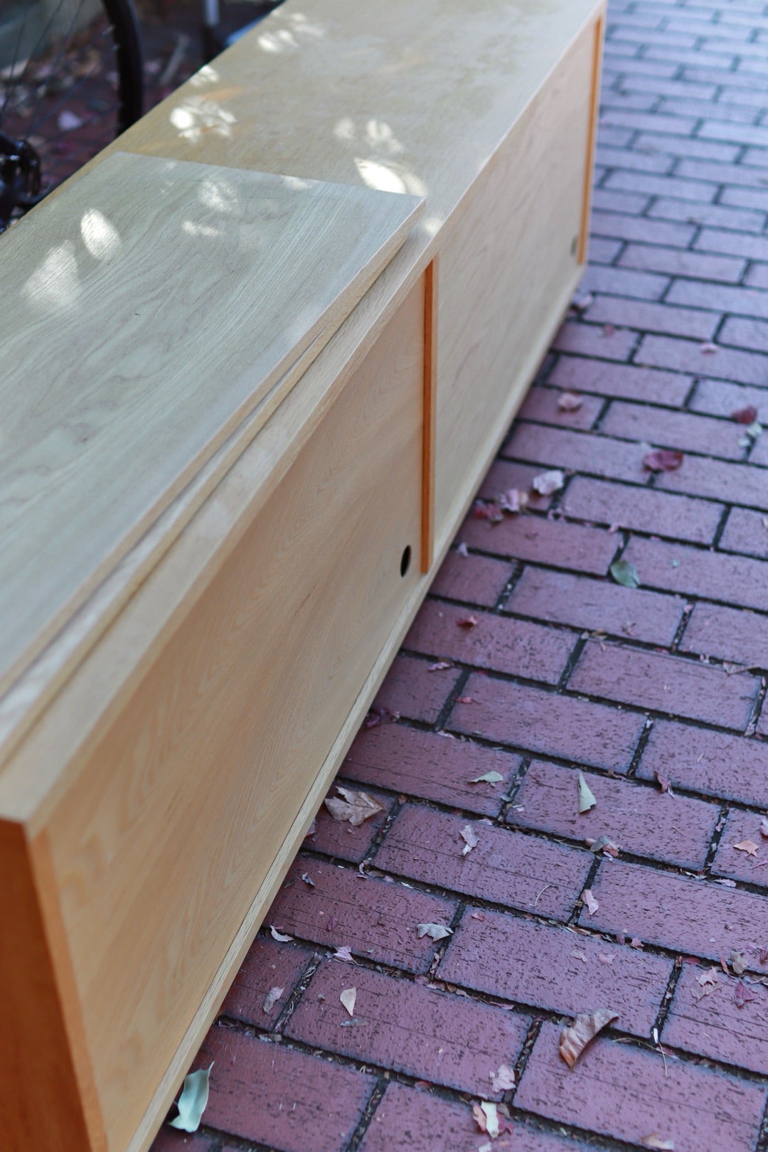 ついに捨てた…ボロボロになった家具の断捨離、一部始終を大公開