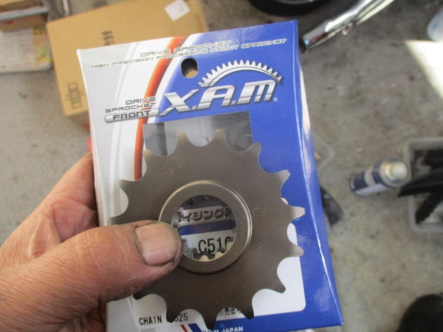 フロントスプロケットとチェーンも付けて CB400SB NC42 | 街の小さな