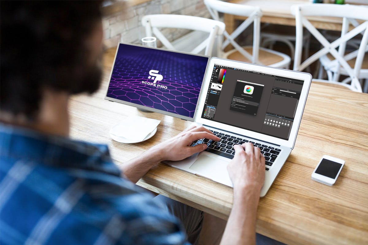 縦・横・上と変幻自在！2Kの美麗な極薄超軽量モニターが常識を覆す効率