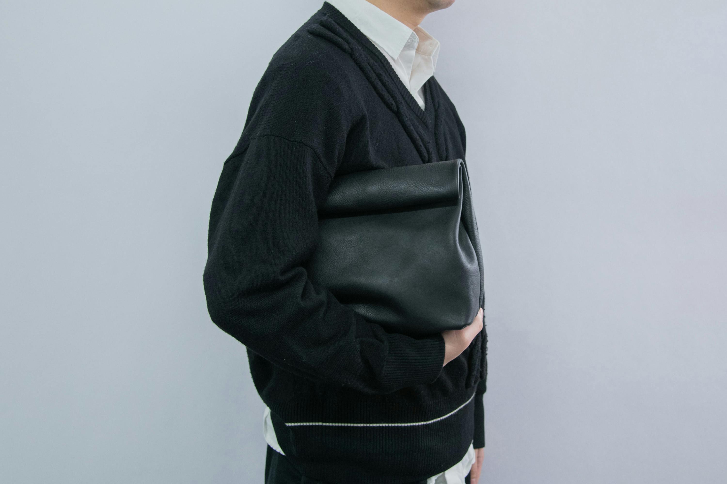 クラッチなのに大容量】バッグ職人が本革で作るパン屋の紙袋風バッグ