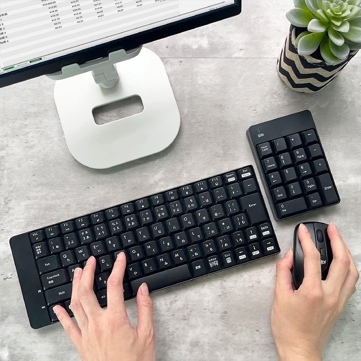 ワイヤレスのキーボード、マウス、テンキー3つがセットに。こういうの