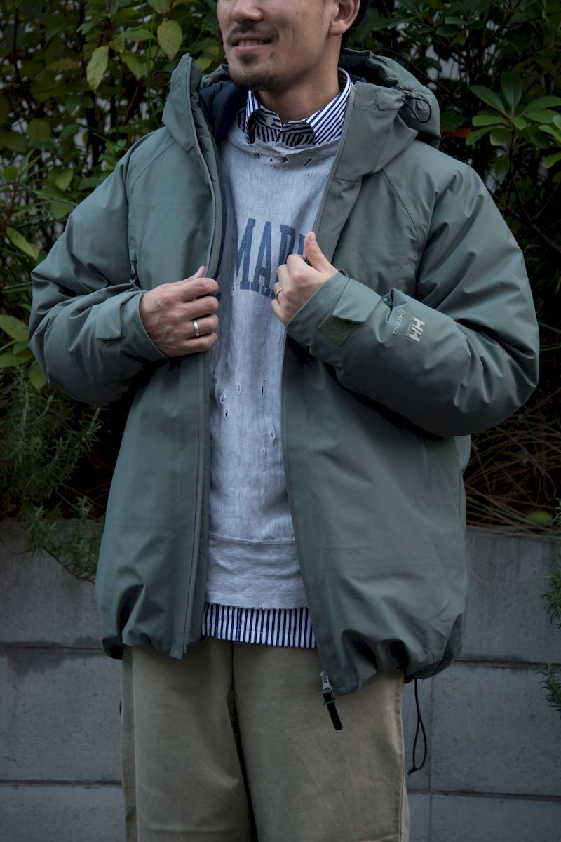 ヘリーハンセンの新作ダウンは街にもフィールドにもよく似合う