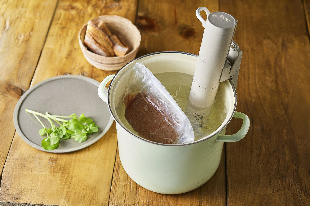 BRUNOのコンパクト低温調理器は