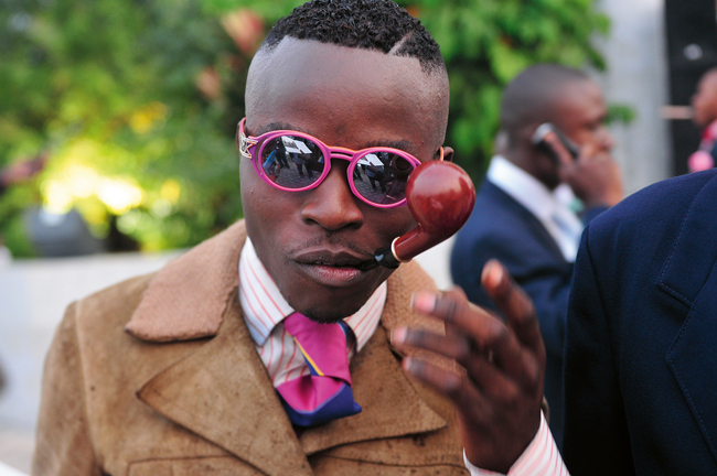 エレガントなアフリカン・ダンディを捉えた話題の写真集『SAPEURS the