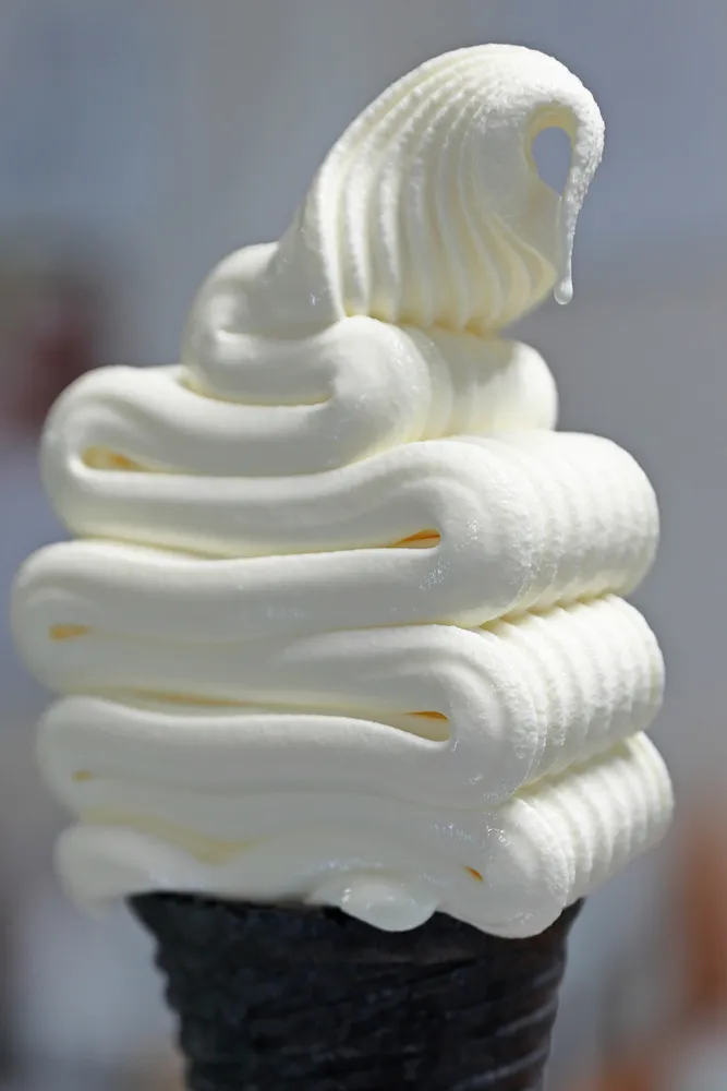 これみっけ！＞折り重ね 見た目に変化 ソフトクリーム＝七福商店青葉店