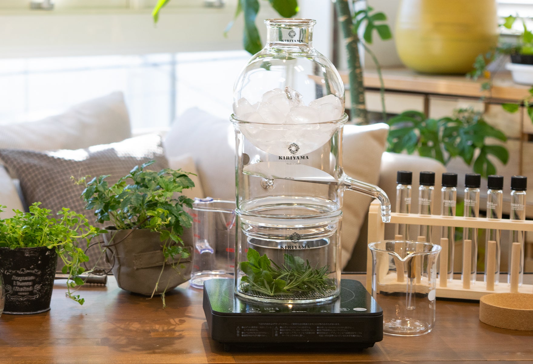 桐山アロマ水蒸気蒸留器で、あなたもおうちで癒しの香活をはじめません