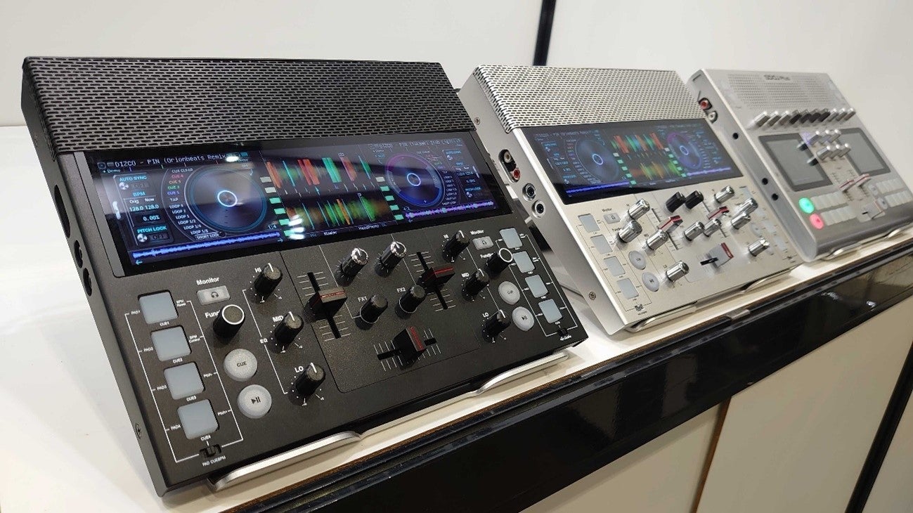 Makuake｜GODJ Plus 世界初！A4サイズのクラブハウス。スピーカー付き