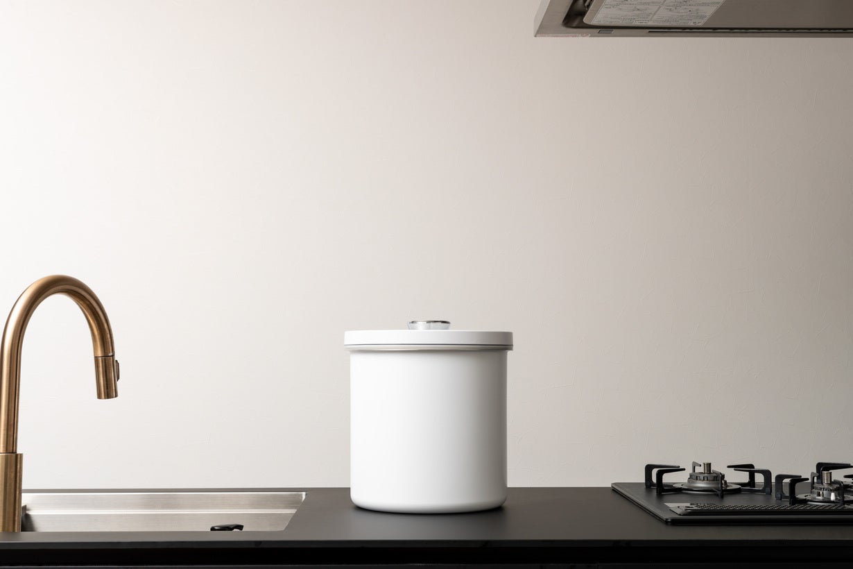 空気サヨナラ】食材のおいしさをキープする真空保存容器「OoBLE