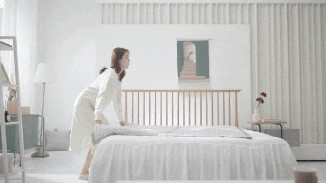 驚きの1mmの超薄型！丸洗い・モバイルバッテリー対応可能！炭素繊維