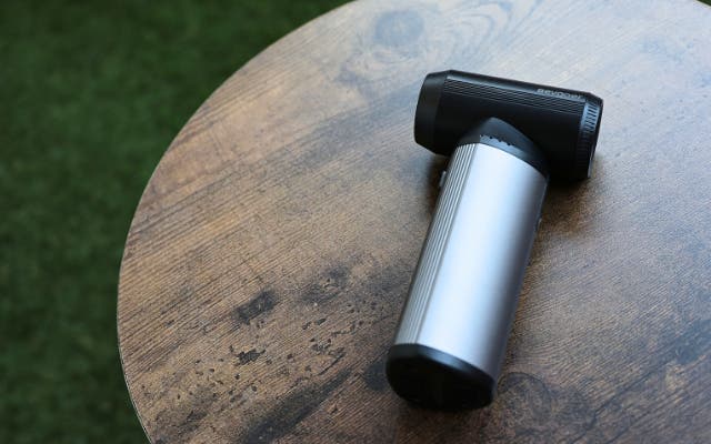 圧倒的パワーでゴミも水滴も一撃で吹き飛ばす！LED搭載ハイパワーミニ