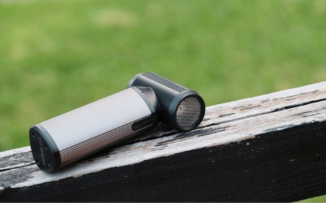 圧倒的パワーでゴミも水滴も一撃で吹き飛ばす！LED搭載ハイパワーミニ