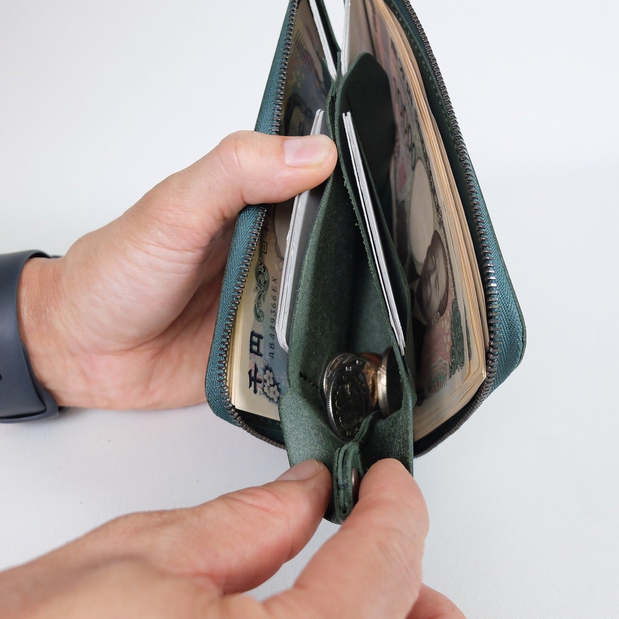 薄型なのに大容量の小型長財布クラッチーノL-ZIP2。進化して再登場