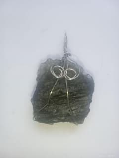 モルダバイト ペンダントトップ 10g 原石 ワイヤーラッピング - メルカリ