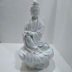 樋渡陶六作 岩座観音 白磁彫 銘窯 肥蝶山 日本工芸会正会員 - メルカリ