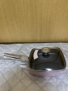 新品 アサヒ軽金属 四角フライパン 蓋付き 20センチ ピンク色 - メルカリ