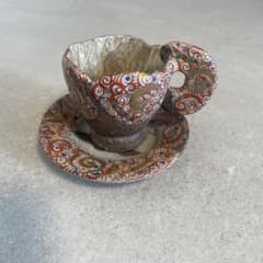 メルカリ便】人気陶芸作家 苧坂恒治作 渦赤絵 手描き カップ&ソーサー