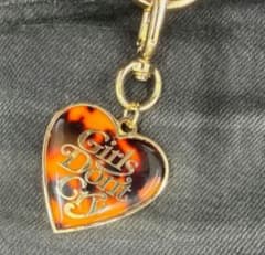 新作Girls Don't Cry ハート型キーホルダーべっ甲ゴールドVERDY - メルカリ