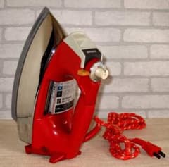 ナショナル 昭和レトロな赤いスチームアイロン NI-6000 - メルカリ