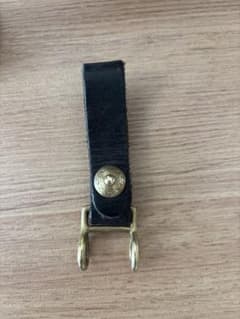 COOTIE PRODUCTIONS レザーキーフック 真鍮 ブラック - メルカリ