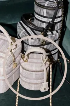 2026年最新】hlt jacquard vanity bag silverの人気アイテム - メルカリ