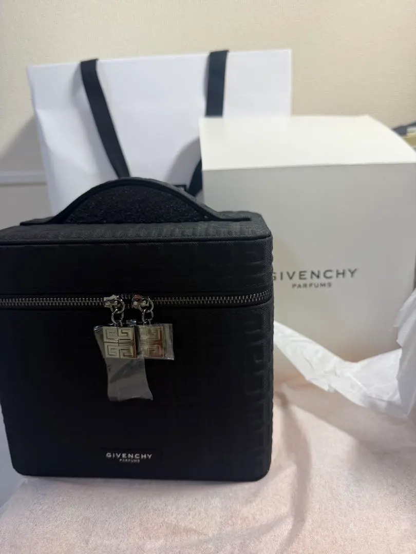 2026年最新】ジバンシー バニティの人気アイテム - メルカリ