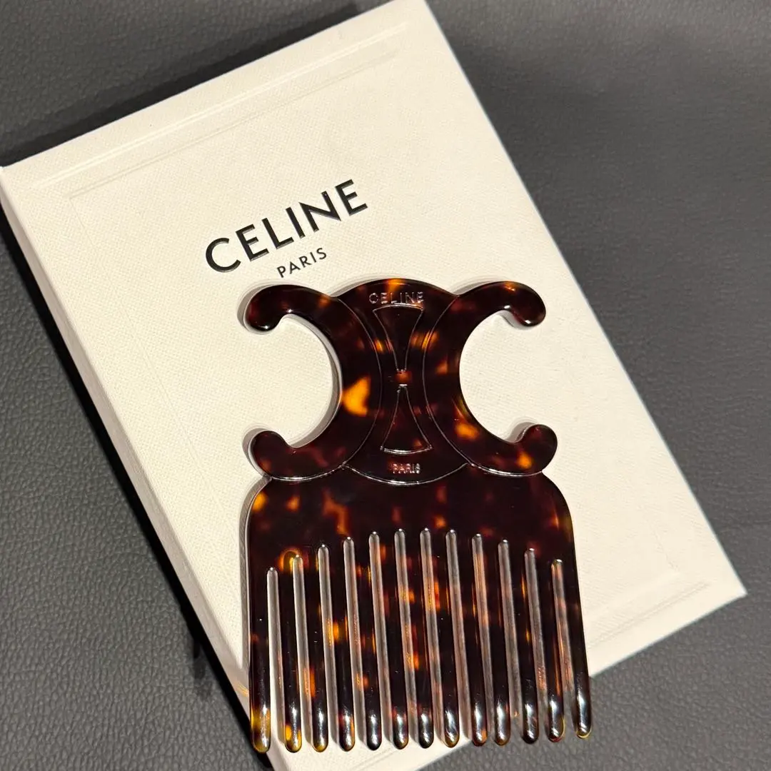 2026年最新】CELINE ヘアブラシ・コームの人気アイテム - メルカリ