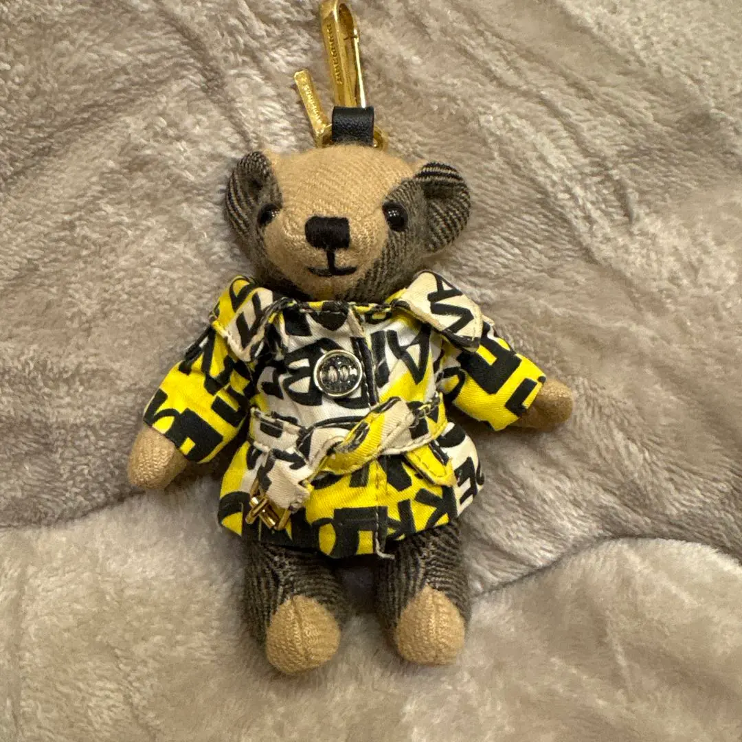 2026年最新】burberry バーバリー くまチャームの人気アイテム - メルカリ