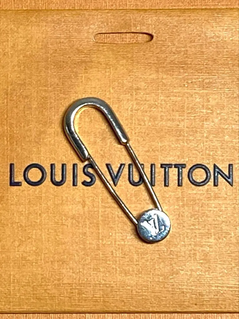 2026年最新】ルイヴィトン ピンブローチの人気アイテム - メルカリ