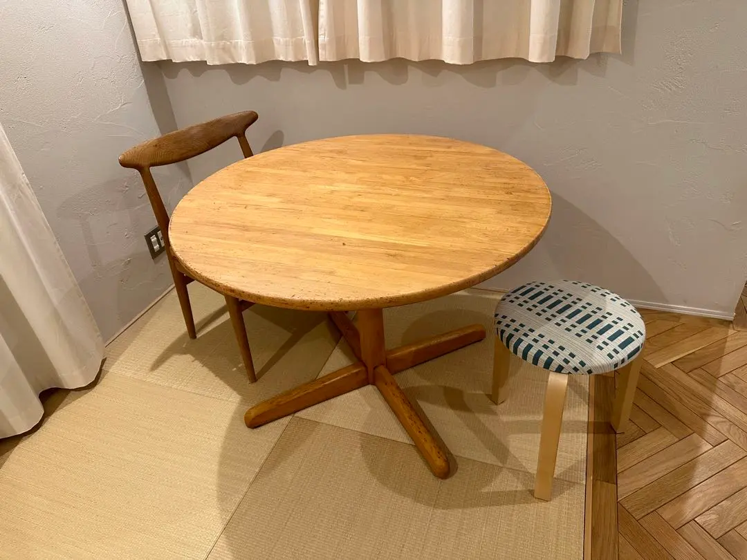 飛騨産業 キツツキマーク 天然木 丸テーブル幅100㎝リビングテーブル 濃茶