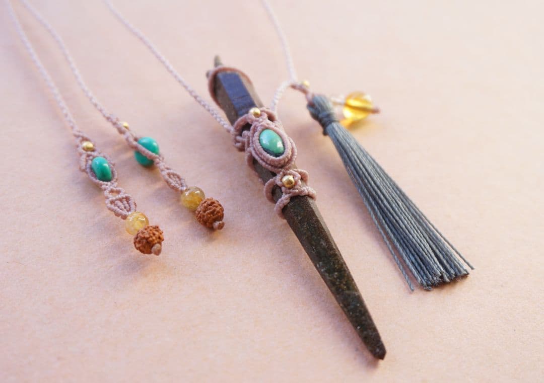 《まっすぐに》ヒマラヤ産クローライトクリスタル　ターコイズ　マクラメ　ネックレス