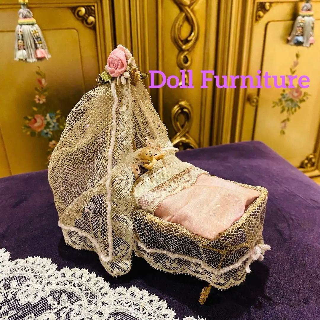 フランスアンティークの小さなベビーベッド フランスアンティークの小さなベビーベッド