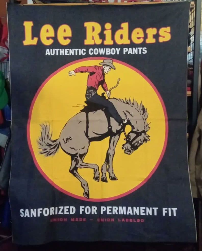 Lee Riders 特大デニムバナー