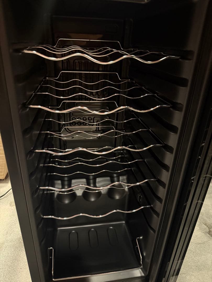 WIE ワインセラー 18本 53L 圧縮式｜UVカットWIWCJC18BADXの通販はau