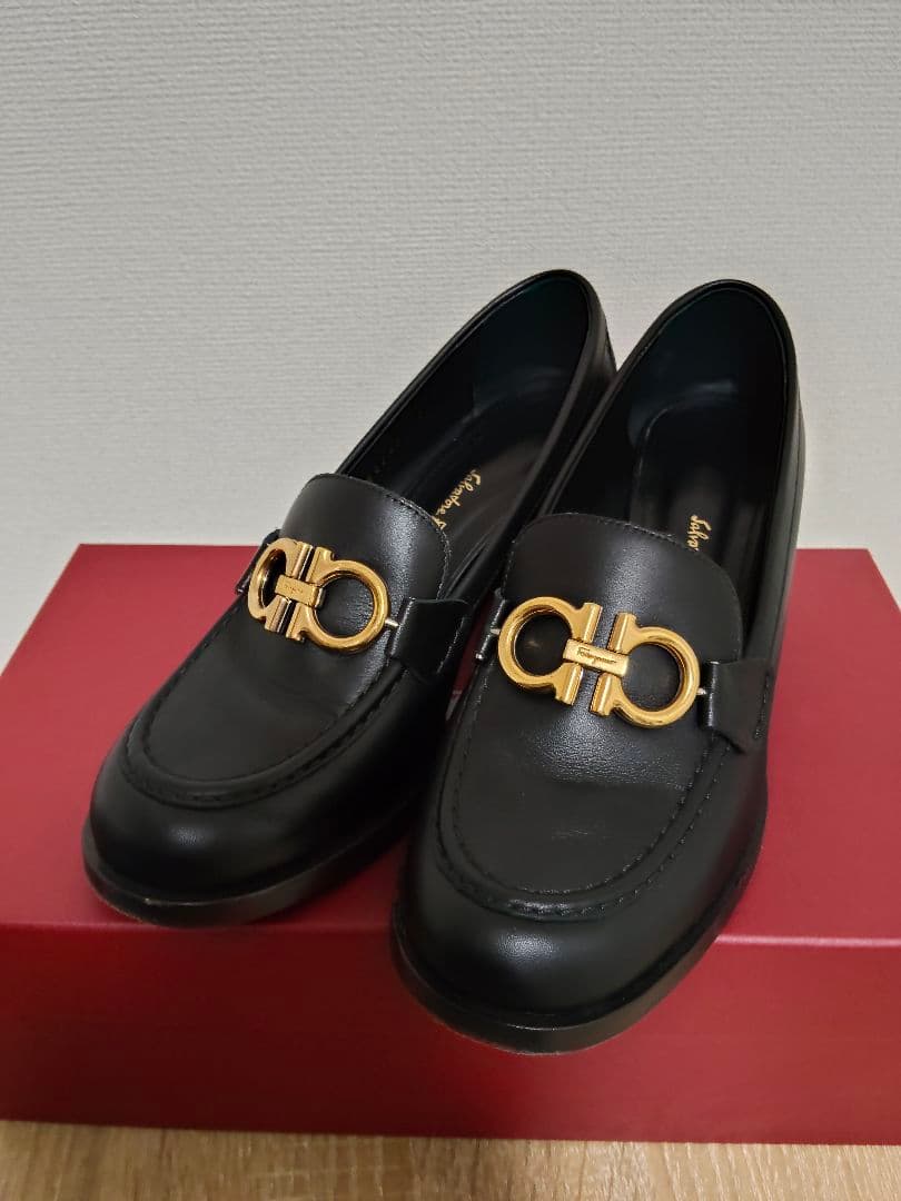 Ferragamo ヒールローファー ローファーパンプス OLD FERRAGAMO(オールドフェラガモ)ブラックレザー×ゴールドガンチーニ