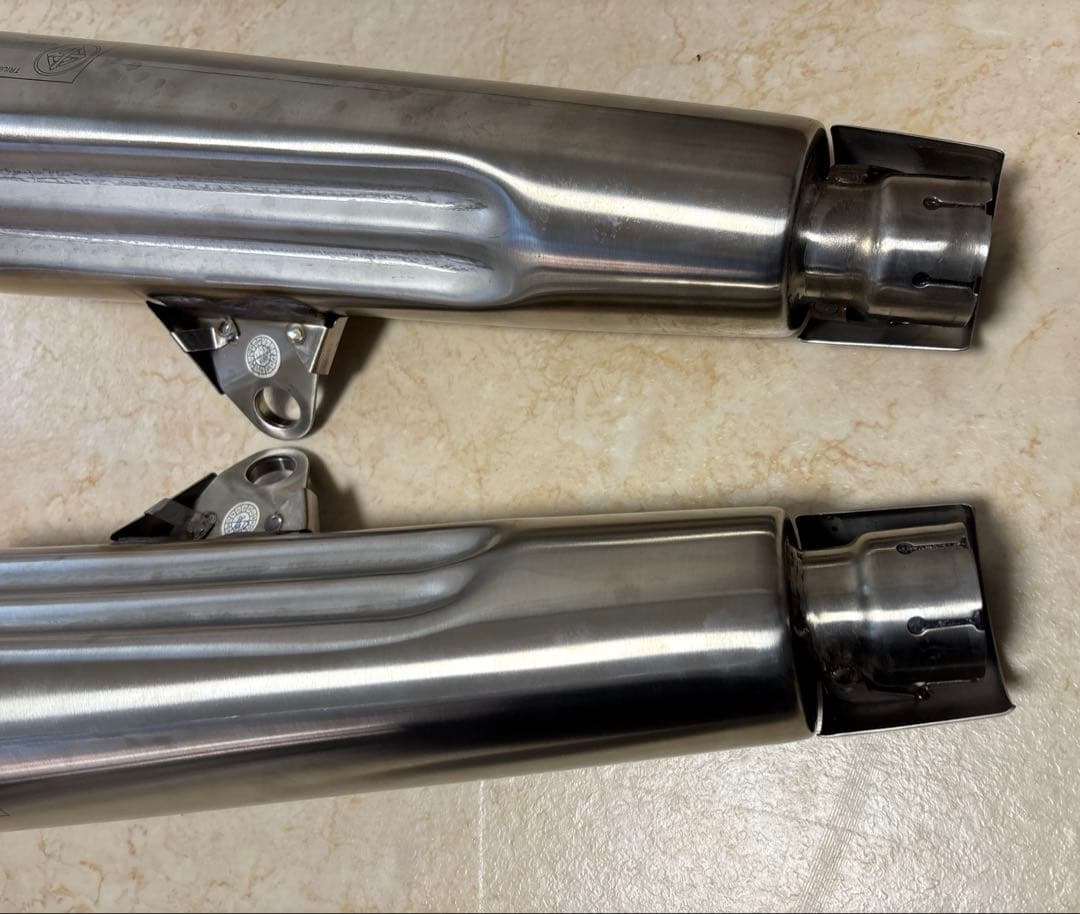 トライアンフ スラクストン 1200r 純正マフラー 新車外し デッド