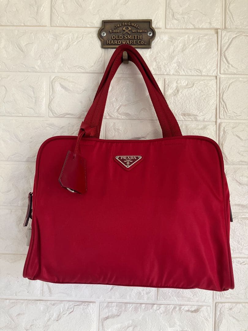 PRADA レッド　ナイロンハンドバッグ PRADA/プラダ】ナイロン 三角プレート ショルダーバッグ レッド