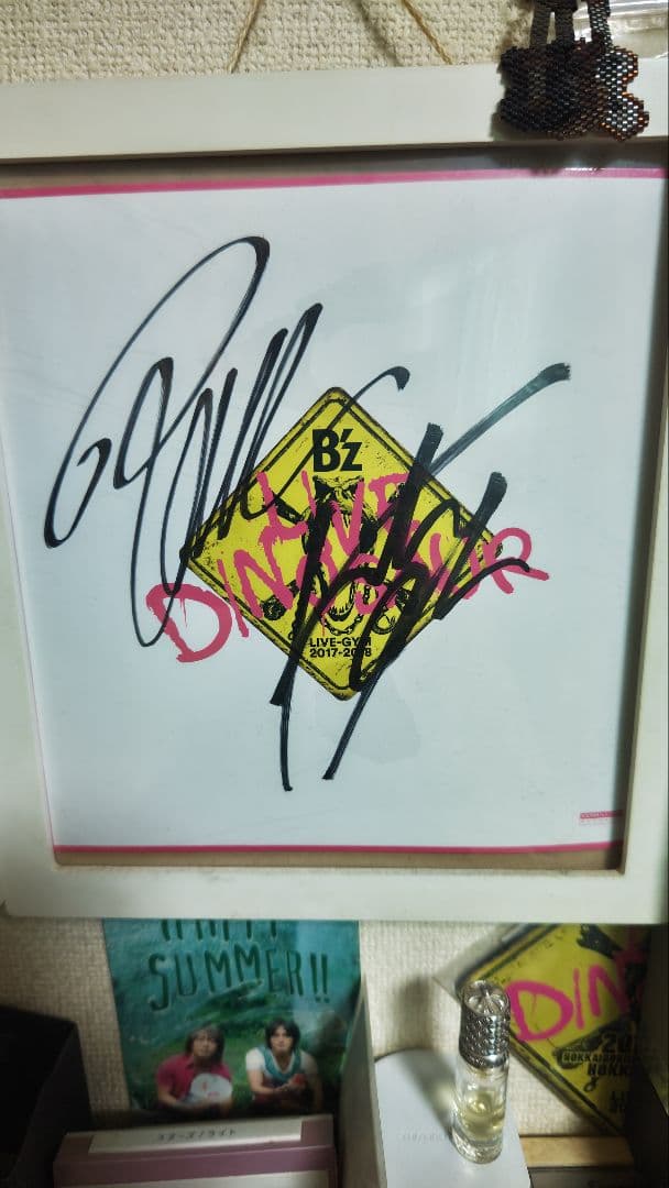 B'z直筆サイン色紙 色紙 チケット B'z 「B'z」のサイン色紙とライブのチケットを額装しました