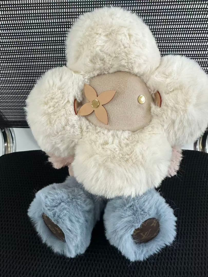 Louis Vuitton 花のぬいぐるみ 新品同様 すぐ届く！LOUIS VUITTON ドゥドゥ・ヴィヴィエンヌ ぬいぐるみ (Louis