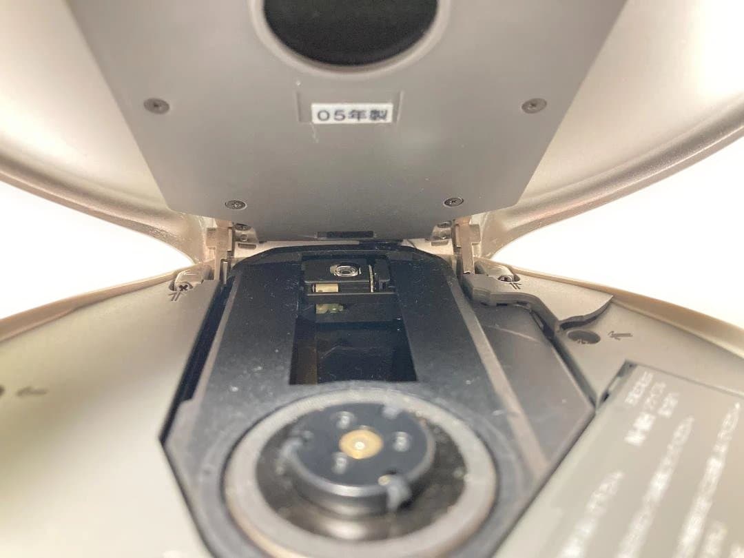 SONY D-NE920 CD walkman ヒンジ破損