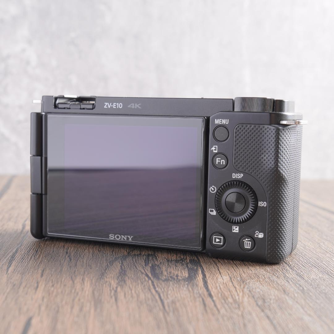 ✨ショット数1118回で超美品✨自撮りも楽々✨Sony ZV-E10 400 - メルカリ