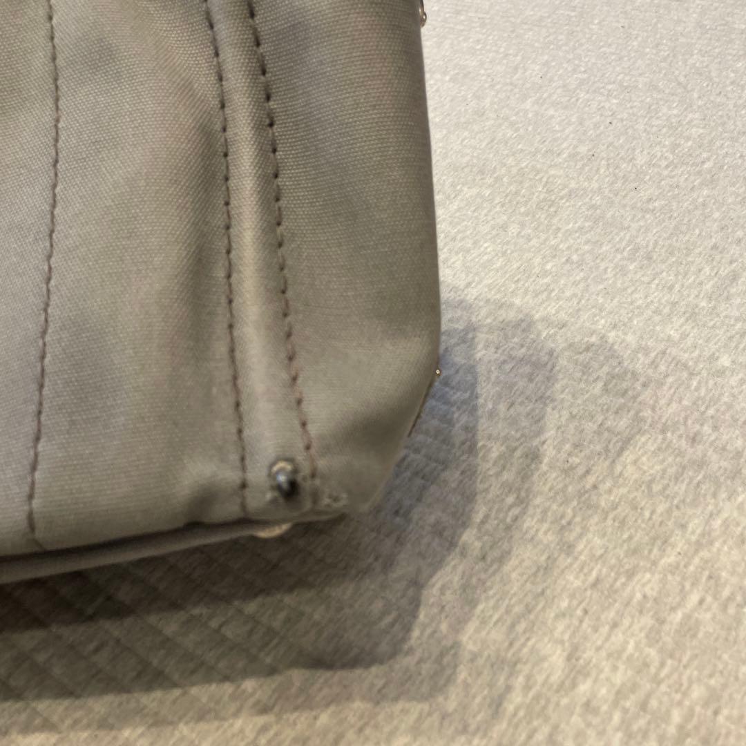 PRADA グレー キャンバストートバッグ - メルカリ