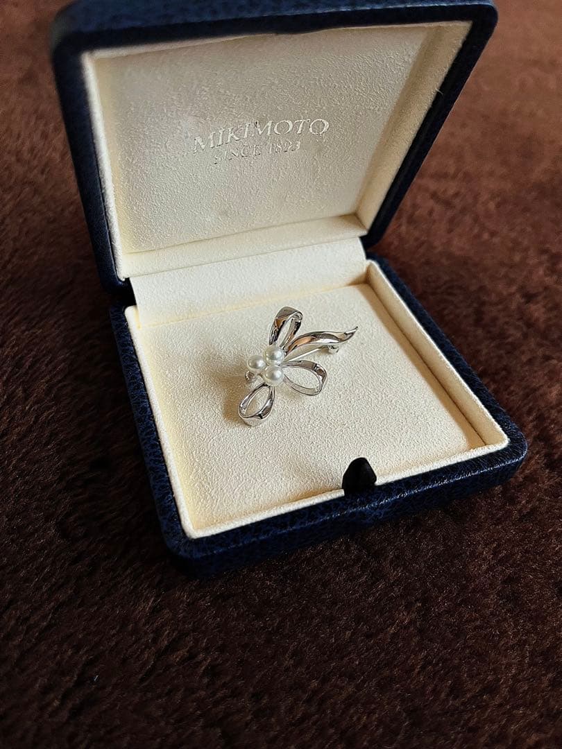は*マ様 MIKIMOTO ミキモト アコヤ真珠3粒 リボンモチーフ シルバー brandeal_0629f1827