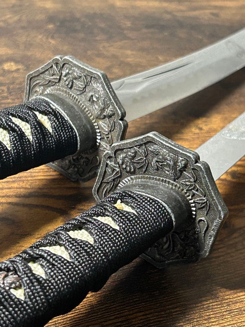 日本製模造刀 2本セット 刀掛台付き 龍柄 黒色 観賞用小道具コスプレ