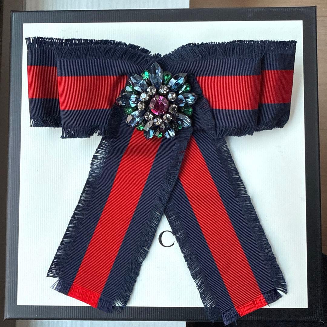 GUCCI ウェブリボン ブローチ（ブルー＆レッド） 未使用 GUCCI - 新品♡GUCCI♡リボンブローチ ネイビーの通販 by ♡E