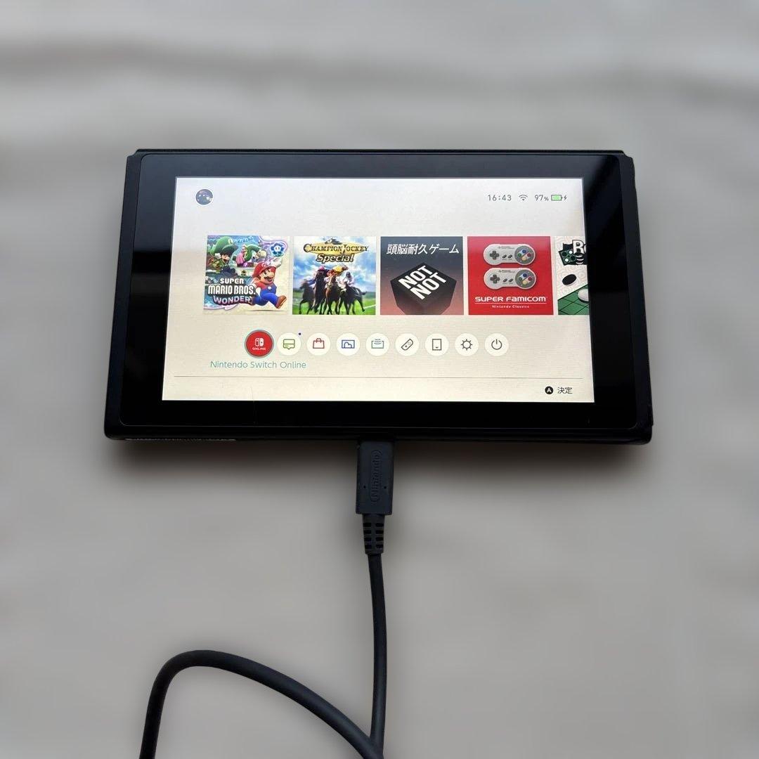 Nintendo Switch (ケースに割れあり) - メルカリ