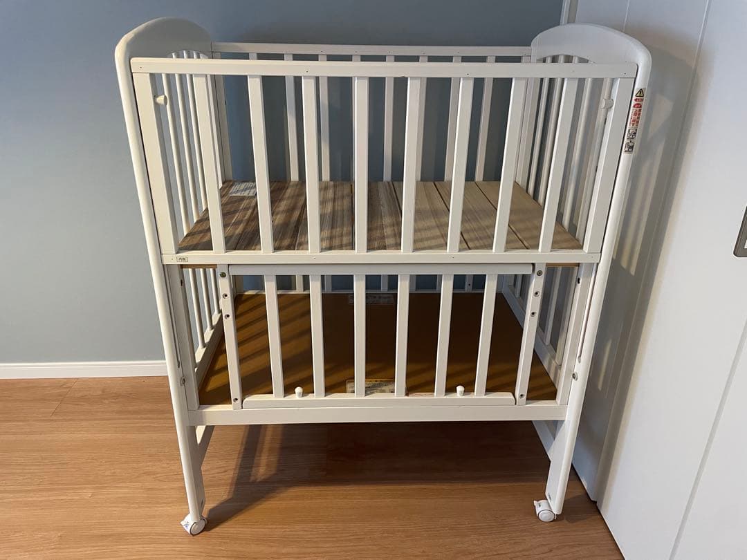 福岡市内引取り希望☆木製ベビーベッド ホワイト キャスター付き
